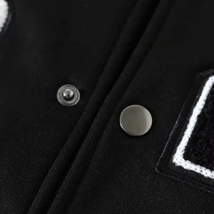 ผู้ผลิตมืออาชีพ เสื้อแจ็คเก็ตวาร์ซิตี้ผู้ชาย แขนหนัง ขนสัตว์ ปักลายเชนิลล์ คอตั้ง กันลม ระบายอากาศได้ดี สำหรับฤดูหนาว - Product Image 3