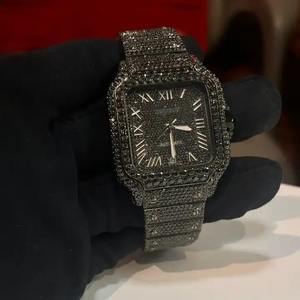 นาฬิกาผู้ชายสีดำประดับเพชรโมอิสซาไนต์ VVS ระดับพรีเมียม ตัวเรือนสแตนเลสสตีลเงางาม หน้าปัดสีสันสวยงาม หรูหรา ผ่านการทดสอบด้วยเครื่องตรวจสอบเพชร - Product Image 4