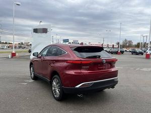 Para Venza XLE AWD SUV/Crossover, Neumáticos Nuevos R18, Caja de Cambios Automática, Asientos de Cuero, Emisión Euro V, Híbrido, Interior Oscuro, Trasero, 2024 - Product Image 4