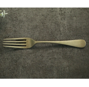 Fourchettes à fruits en métal Fourchette en acier miroir en laiton Restaurant Cuisine Dessert Salade Gâteau Ensemble Fourchette courte en argent et utilisation à la main - Product Image 2