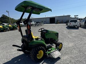 Tractor de Ruedas John Deere 1023E Usado de 25 HP, Año 2025, con Cojinete de Motor, Bomba de Engranajes, Caja de Cambios y Motor - Product Image 5