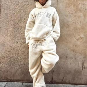 ชุดวอร์มแฟชั่นสำหรับฤดูหนาวแบบสวมหัวผ้าขนแกะอบอุ่นสำหรับผู้ชายปักลายเรียบ - Product Image 2