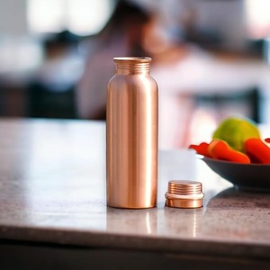 Nouveau gros 1 litière bouteille d'eau en cuivre fabriqué à la main 100% cuivre pur pour eau bouillante verres faits à la main en Inde - Product Image 6