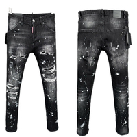 Jean en denim brodé et délavé style hip-hop avec effet éclaboussures de peinture et rivets, collection 2025, pour homme