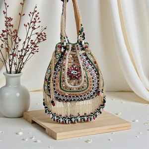 Sac cadeau en soie double couche Maharani Potli, écologique, couleur personnalisée, pour mariage, Diwali - Product Image 1