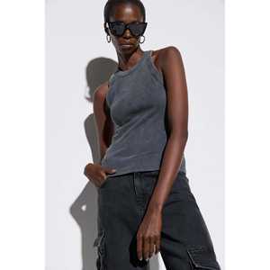 Top Casual Sin Mangas con Canalé y Logotipo Frontal - Product Image 3