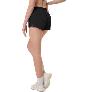 Pantalones cortos deportivos para mujer de ajuste regular de Color negro poliéster 100% hechos a medida con el mejor precio de fábrica de Bangladesh - Product Image 3