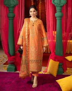 Parche Bordado Naranja con Diseño de Patchwork, Edición Boda, el Más Hermoso para Damas de Todo el Mundo por WS International Pakistán - Product Image 3