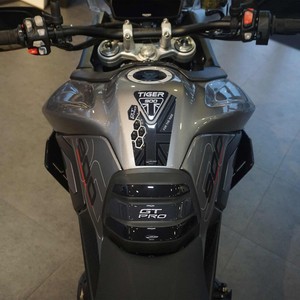 Kit Adesivi Protettivi Personalizzati Triumph per Tiger 900 GT Pro per Decorazione Moto - Product Image 1