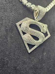 จี้เพชรโมอิสซาไนต์ VVS แบบโบราณ ประดับเพชรเต็มวง สไตล์ฮิปฮอป พร้อมสร้อยเงินแท้ 925 ดีไซน์ซูเปอร์แมน แฟชั่นหรูหรา ราคาประหยัด - Product Image 2