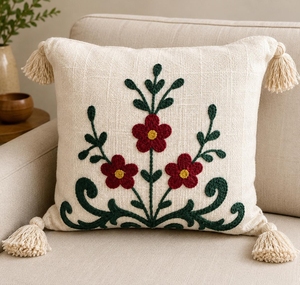 Cojín Decorativo Bordado a Mano con Flores de Algodón y Borlas, con Relleno, Diseño de Enredadera de Flores Rojas, para Sala de Estar - Product Image 1