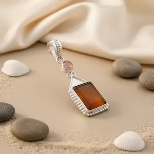 Colgante de Plata 925 con Baño de Oro Rosa y Platino para Mujer con Piedra Preciosa de Cornalina Chapada en Rodio, Joyería Chapada en Rodio - Product Image 1