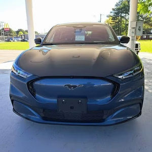 Véhicule électrique Ford Mustang Mach-E Premium RWD 2021, autonomie NEDC de 501 à 600 km, batterie de 90 à 110 kWh, couple de 500 Nm et puissance de 300 kW - Product Image 1