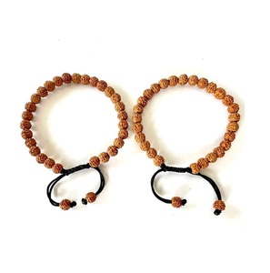 Rudraksha con cuentas de semillas de loto, pulsera Mala, cuentas redondas lisas de estilo tradicional de un solo lado pulido para usar en la muñeca - Product Image 5