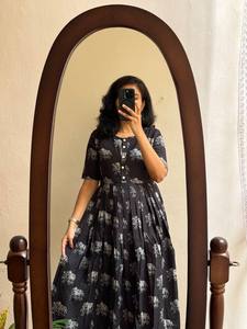 Robe une pièce à imprimé floral pour femmes de créateur en coton doux à manches fantaisie en soie pour les fêtes de mariage Style pakistanais indien pour - Product Image 4