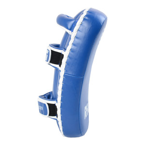 Almohadillas de brazo de perforación de cuero PU MuayThai de boxeo y Karate de alta calidad para entrenamiento profesional diseñadas por Reema Group of Companies - Product Image 2