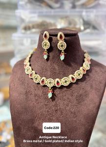 Ensemble de collier antique Regal avec boucles d'oreilles et design à l'aspect lourd Top Partywear et bijoux de mariée exportés d'Inde - Product Image 2