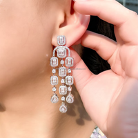 Boucles d'oreilles pendantes géométriques de luxe en argent sterling et moissanite avec longues pampilles, idéales pour mariées, cadeau d'anniversaire de mariage, bijoux