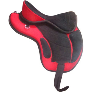 SE VENDEN Sillas de montar de caballo sintéticas FreeMax Treeless A la venta CON GIRTH COLOR NEGRO EN dólar 40 - Product Image 3