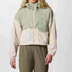 Chaqueta Cortavientos de Cuello Alto para Mujer de la Mejor Calidad, Fabricada en Pakistán, Estilo Moderno para Invierno, SUMROOS - Product Image 1