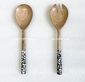 Cuillère en bois Logo personnalisé Imprimé Manche moyen Cuillère à salade Ensemble de 2 pièces Fournisseur en gros - Product Image 1