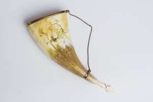 Tasse à corne à boire Viking authentique Divit | Chope à corne de bière médiévale authentique | Tasse à corne/Stein d'une capacité de 24oz. (Jarl, Poli) - Product Image 5