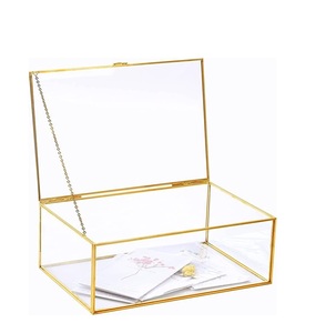 Caja de desplazamiento de vidrio de metal Premium de inspiración vintage con detalles de desplazamiento intrincados para una decoración sofisticada del hogar - Product Image 5