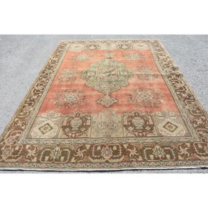 Alfombra turca Vintage, diseño de retazos rojo y verde, 7,7x10,7 pies, área grande de lana, algas marinas, estilo Kilim Rectangular con respaldo de látex - Product Image 1