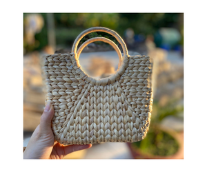 Sac en paille Bali avec pompon tissé à la main par des sacs à main à ficelle pour la plage sacs en jacinthe d'eau produit fait main - Product Image 1