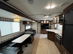 Remolque de Viaje Móvil para Exteriores, Modelo Avenger 32RBS 2024, Ligero, Expandible, Mini, Moderno, Color Blanco, 11,111 Libras - Product Image 5