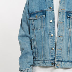 Veste en jean délavé bleu clair pour hommes Vêtements d'extérieur en jean décontractés classiques avec logo personnalisé disponible Coupe confortable Toutes les tailles offertes - Product Image 5