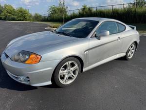 Hyundai Tiburon GT V6 d'occasion à bas prix, modèle 2004, à vendre - Product Image 4
