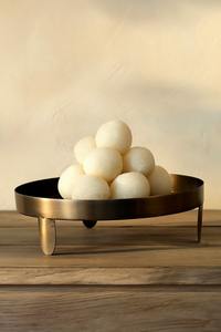 Bandeja decorativa de metal para servir chocolate presentación de sus mejores confecciones con elegancia atemporal y artesanía refinada - Product Image 2