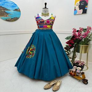 Último diseñador algodón seda bordado espejo trabajo Navratri Lehenga Choli por Fab Zone - Product Image 2