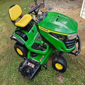 Tracteur de pelouse John Deere S240, moteur 4 temps 125cc, moteur électrique 12V 1200W, garantie 2 ans, travaux de pelouse intensifs - Product Image 3