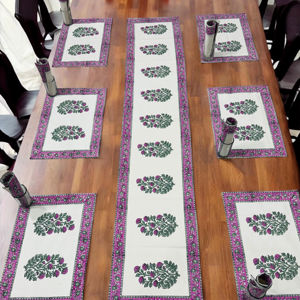 Chemin de table élégant en coton fait main, nappe légère, motif floral imprimé en bloc, décoration de table en bois, violet vert - Product Image 1