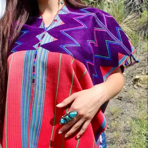 فن شعبي جميل للغاية من guatemalan huipil مصنوع يدويًا ومطرز يدويًا بأرقى جوانب مفتوحة من القطن المنسوج يدويًا