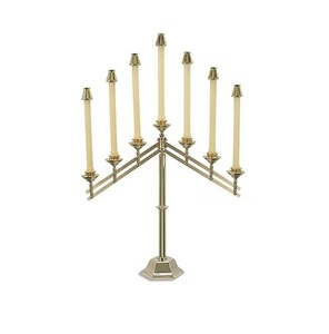 Candélabres luxueux en métal de finition antique parfaits pour le dîner aux chandelles et les intérieurs de maison classiques - Product Image 4