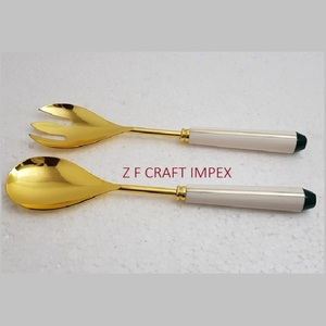 ช้อนเสิร์ฟสลัดสแตนเลสมีด้ามจับทำจากยางเรซินเต่าชุบทอง - Product Image 4