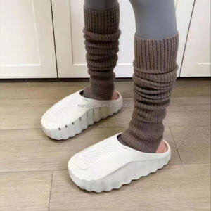 Pantuflas de exterior cómodas con suela gruesa, diseño de masaje, antideslizantes, que absorben los golpes y aumentan la altura. - Product Image 6