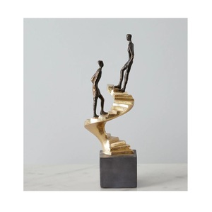 Escultura de aluminio fundido que celebra la textura, el movimiento, la armonía creativa y el espíritu duradero del arte contemporáneo. - Product Image 4