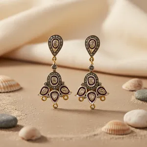 Boucles d'oreilles en forme de larme plaquées or avec diamants, bijoux de mode pour femmes - Product Image 3