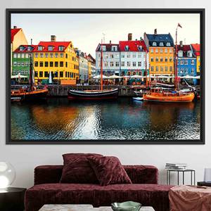 Tableau imprimé sur toile : Décoration vibrante avec vue sur le Nyhavn du Danemark, toile encadrée noire - Product Image 1