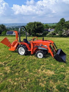Tractor compacto Kubota B1500 usado con cargador a precio económico - Product Image 4
