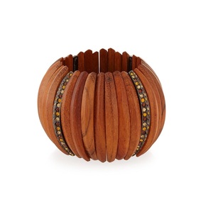 Ensemble de bijoux classiques en bois imperméable fait à la main avec des options personnalisables pour la mode féminine, le style de mariage et de festival - Product Image 4