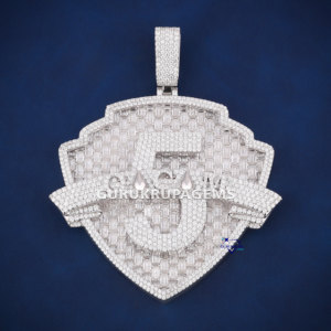 Pendentif Hip Hop Shield entièrement glacé en argent 925 personnalisé avec diamant Moissanite rond et taille baguette Design VVS Clarity - Product Image 1