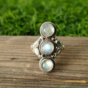 Anillo de Plata de Ley 925 Hecho a Mano con Piedra Lunar de Corte Ovalado y Engaste de Bisel, Estilo Bohemio para Bodas y Fiestas - Product Image 1