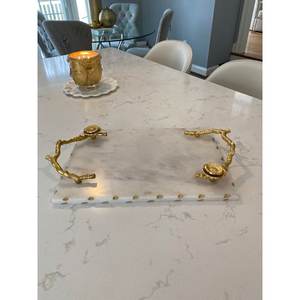 Plateau de service rond en métal en laiton AK avec poignées en plateau décoratif fini bleu et or pour décor d'hôtel/accents de décoration de table - Product Image 2