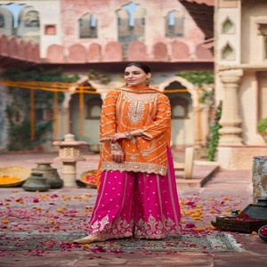 Costume Sharara en soie Chinon de qualité supérieure VASTRA COTTAGE avec travail de séquence de fils, entièrement cousu, haut Sharara Dupatta, tenue de fête festive - Product Image 1