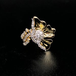Impresionante anillo de cóctel de oro amarillo de 18 quilates con flor adornada con diamantes clásicos para celebrar el equilibrio de la naturaleza, regalo de belleza para fiestas - Product Image 1